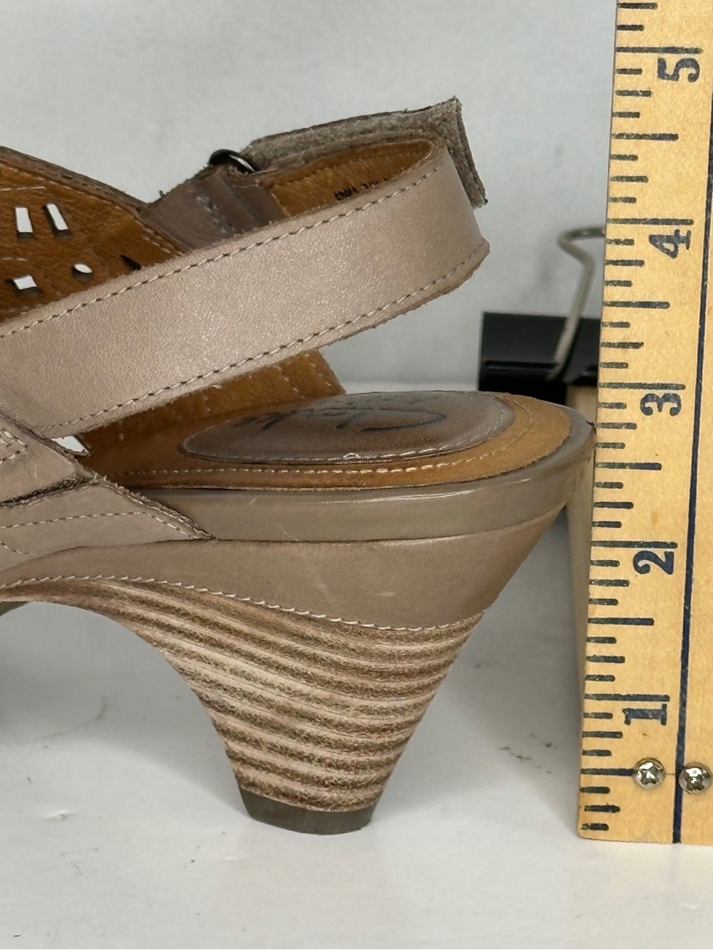 Clarks Artisan Jenness Energy Taupe Cutout Slingback Sandals Peep Toe Boho Sz7.5 - Picture 9 of 10